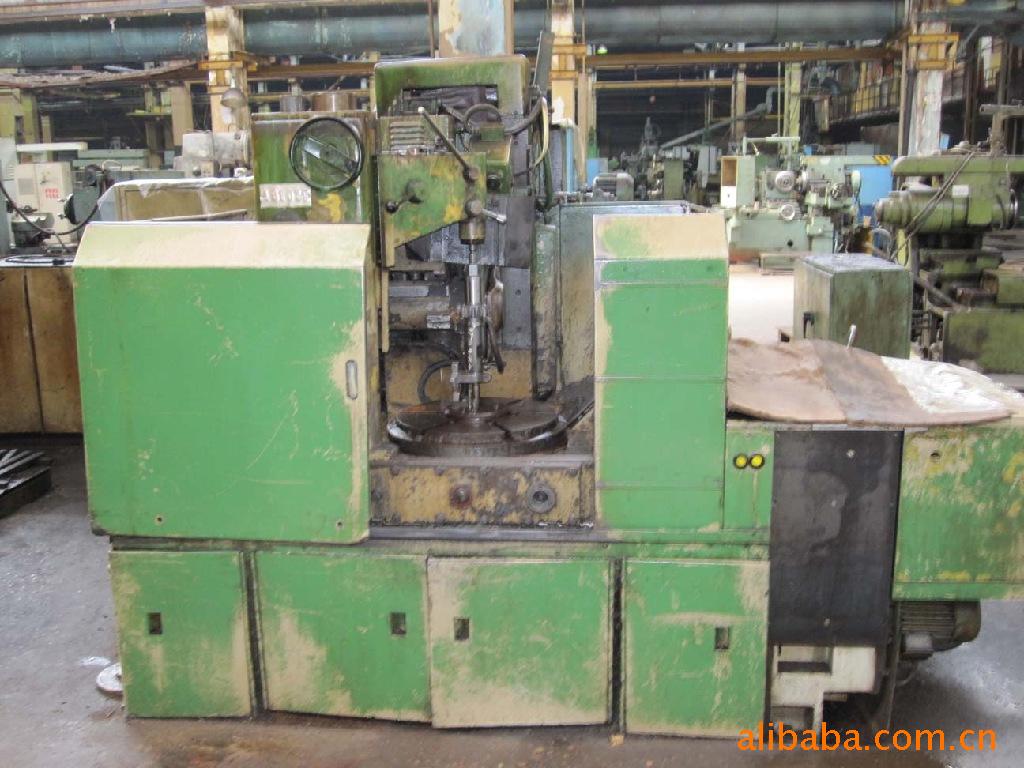 可根据不同齿轮大小调节夹具的同时节约成本