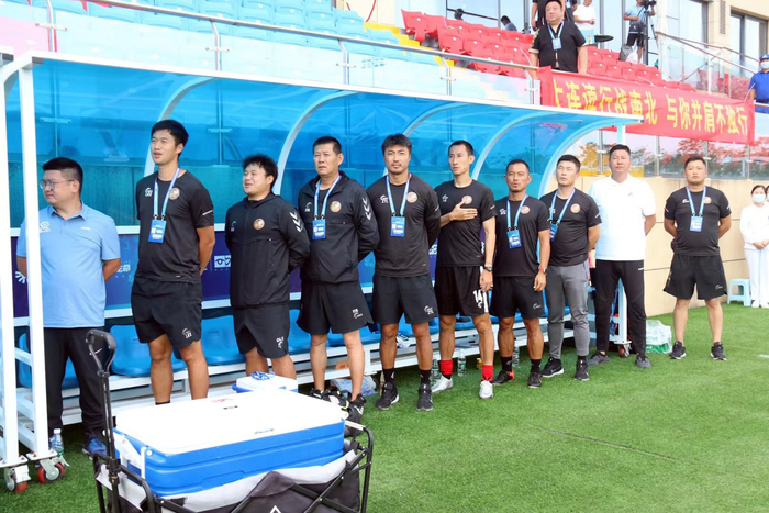 大连英博球迷无脑喷人引争议 球队骨干遭无端攻