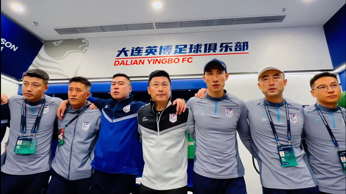 大连英博球迷无脑喷人引争议 球队骨干遭无端攻