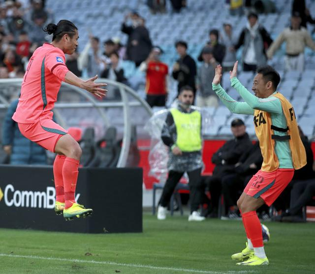 邵佳一执教首战2比0胜库拉索 国足战术回归务实