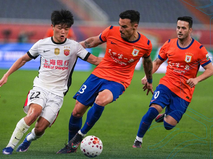 残阵海港逼平泰山 球迷怒斥代理主帅战术失当